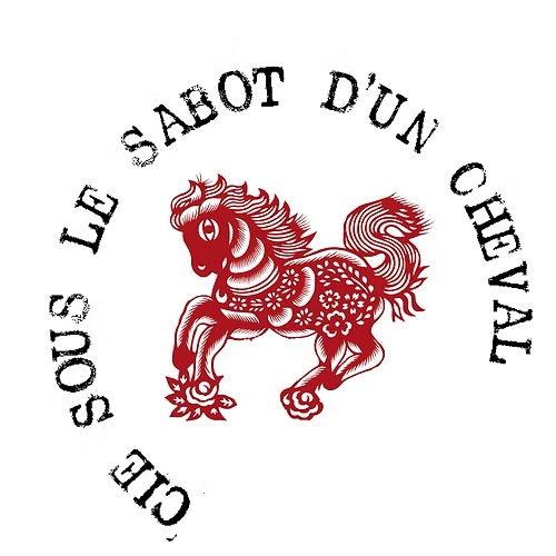 Cie Sous le sabot d'un cheval